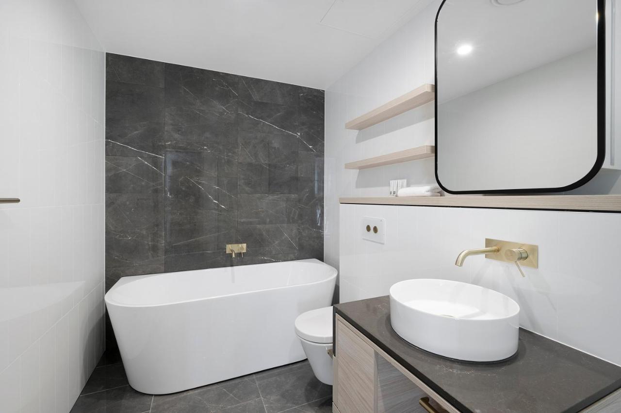 Sea View Beachfront Apartment In Surfers Gold Coast Kültér fotó