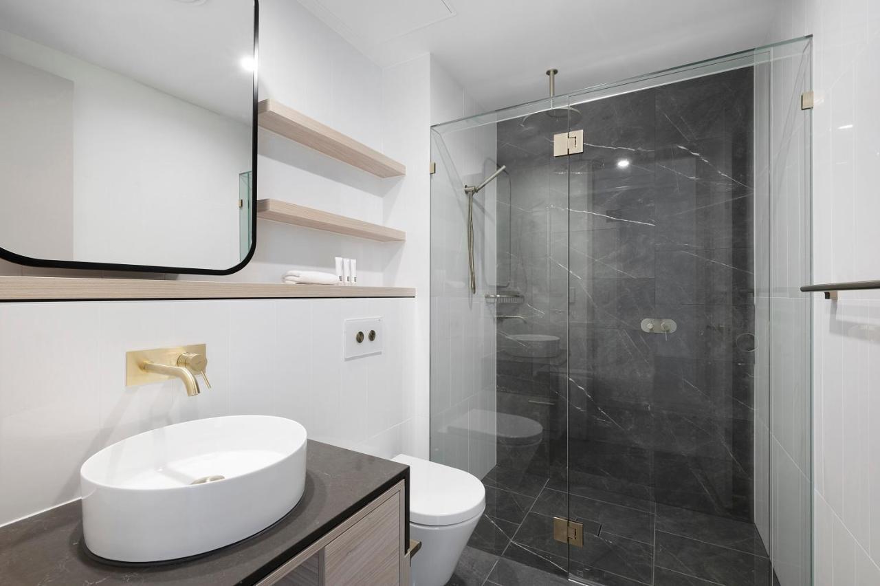 Sea View Beachfront Apartment In Surfers Gold Coast Kültér fotó